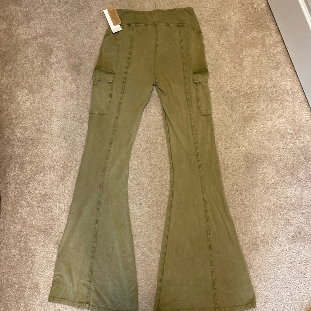 Urban outfitters cargo yoga pants green size large NWT